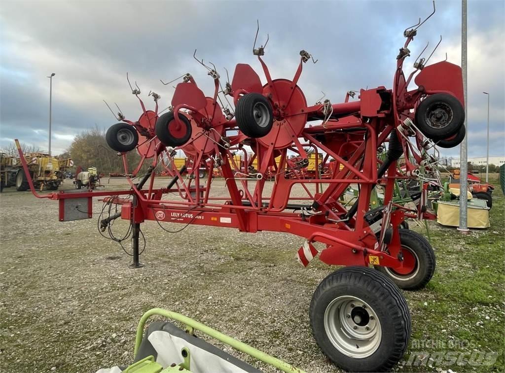 Lely Lotus 1020 S 犁耙和摊草机