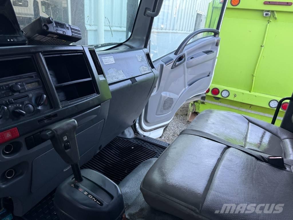 Isuzu NRR 垃圾车