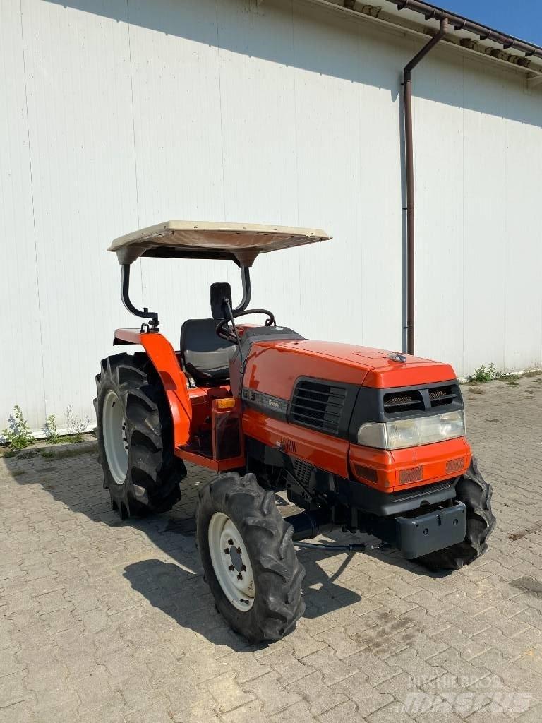 Kubota GL320 小型拖拉机