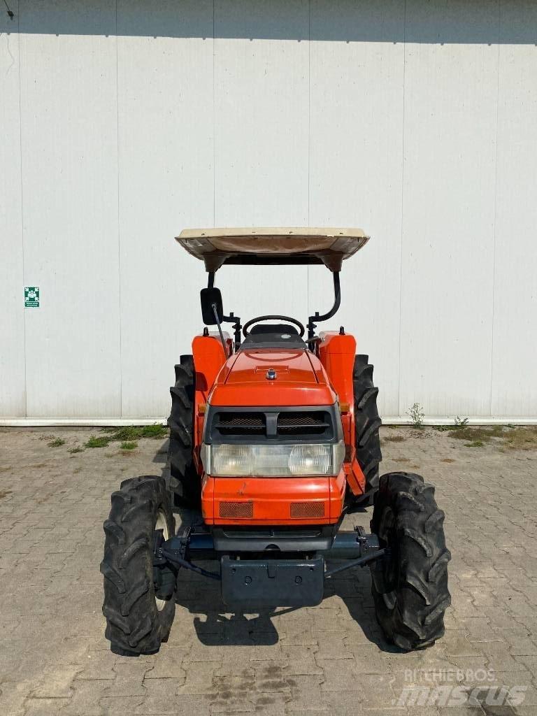 Kubota GL320 小型拖拉机