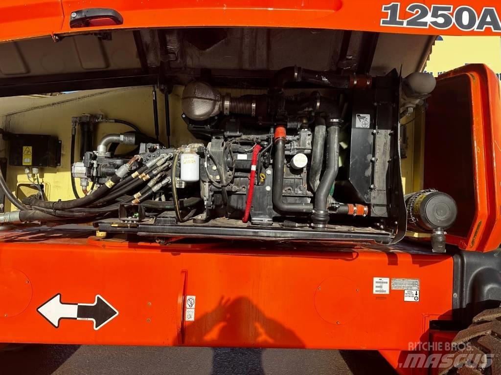 JLG 1250 AJP 曲臂高空工作平台