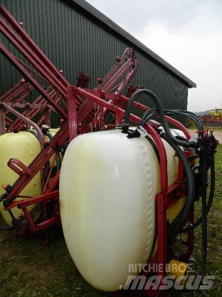 Hardi 900 牵引式喷雾机