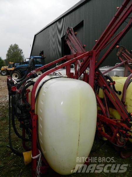 Hardi 900 牵引式喷雾机