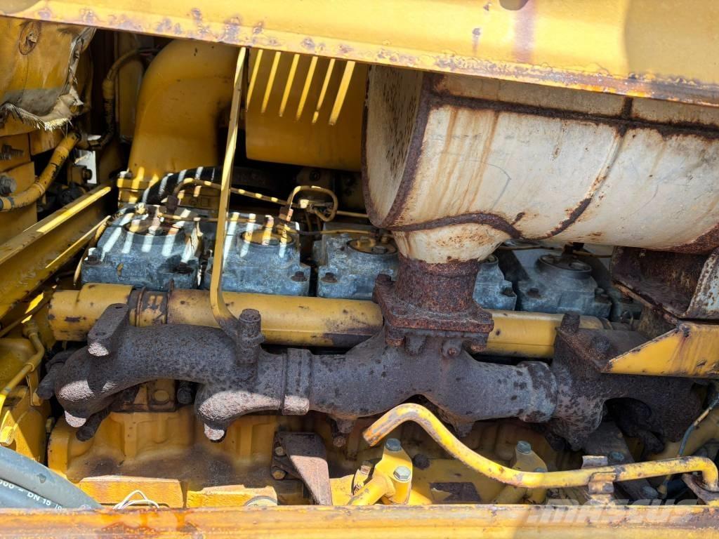 Komatsu D65PX-8 履带式推土机