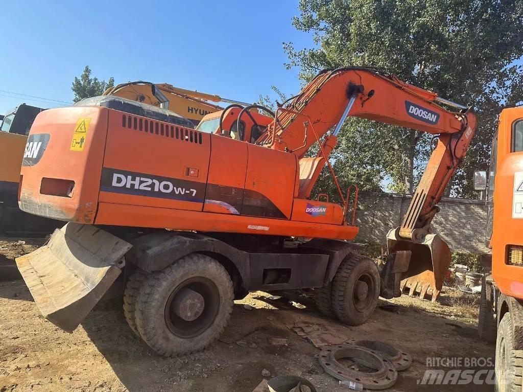 Doosan DH 210 W 轮式挖掘机