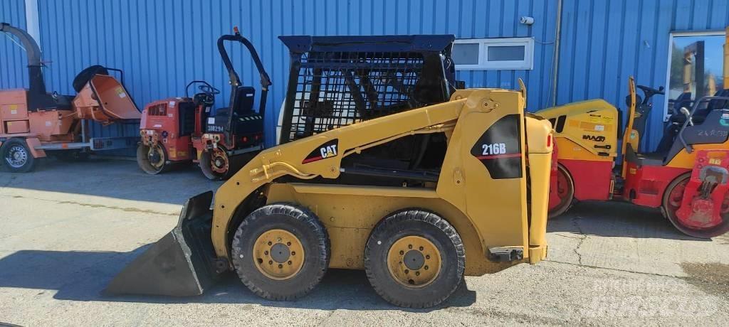 CAT 216 滑移装载机