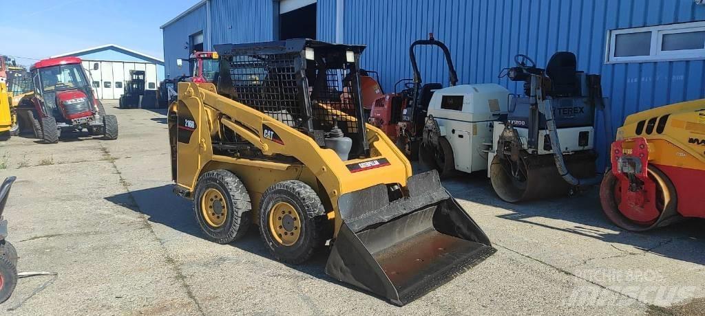 CAT 216 滑移装载机