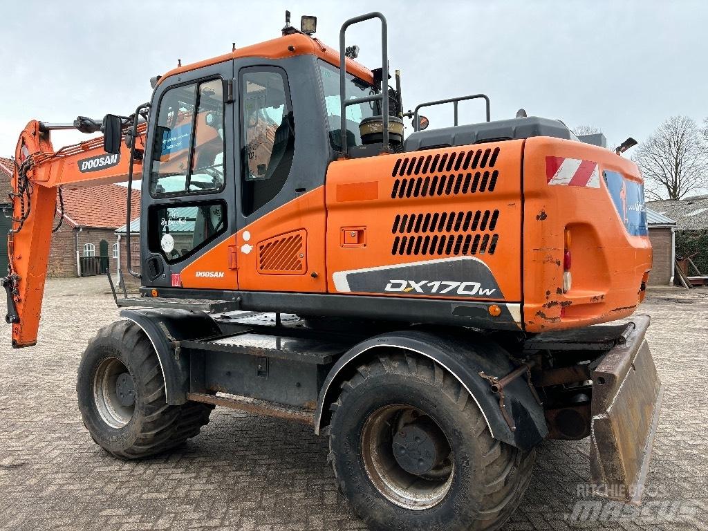 Doosan DX 170 W 轮式挖掘机