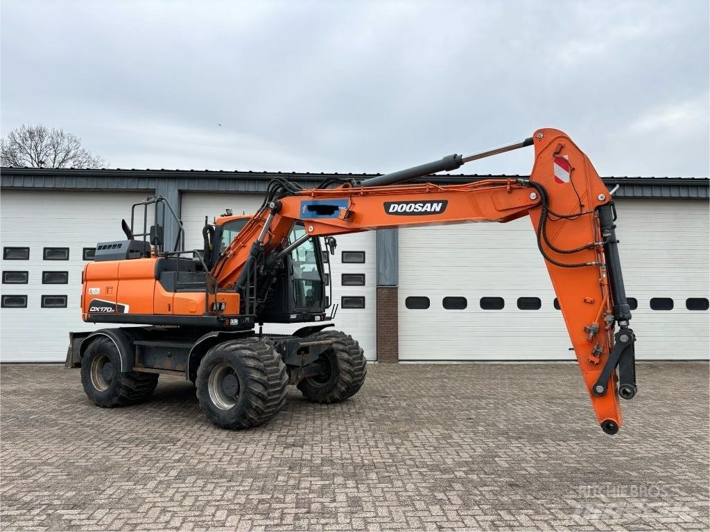 Doosan DX 170 W 轮式挖掘机