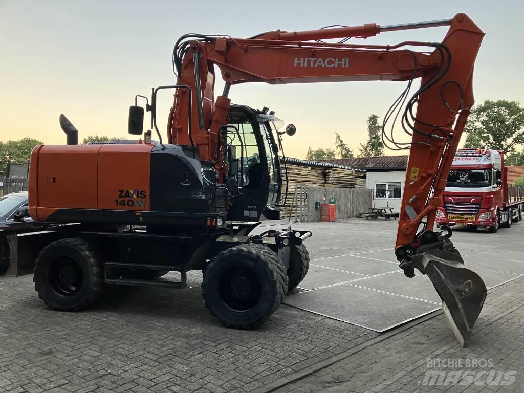 Hitachi ZX140-5B 轮式挖掘机