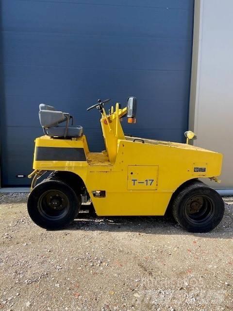 Sakai TS 160 胶轮压路机