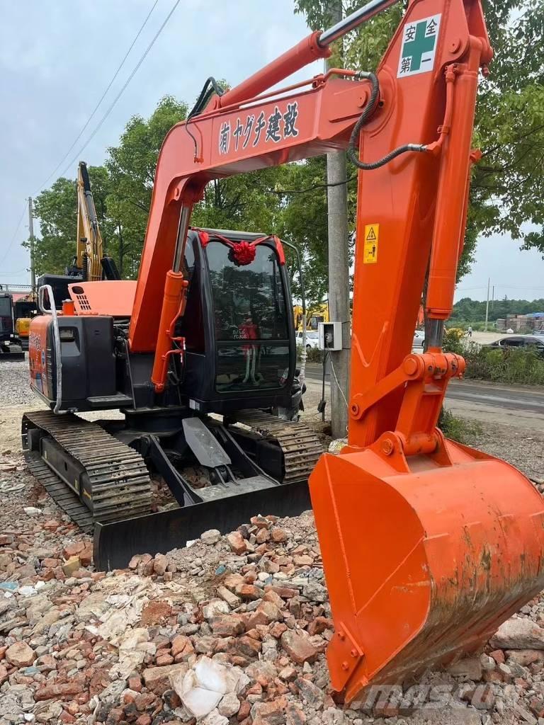 Hitachi ZX70 中型挖掘机