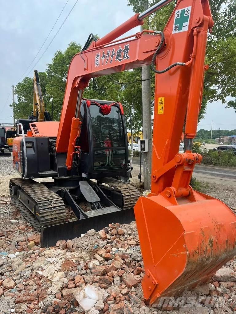 Hitachi ZX70 中型挖掘机