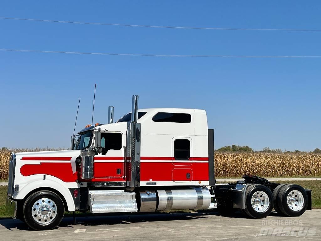 Kenworth W 900 牵引车