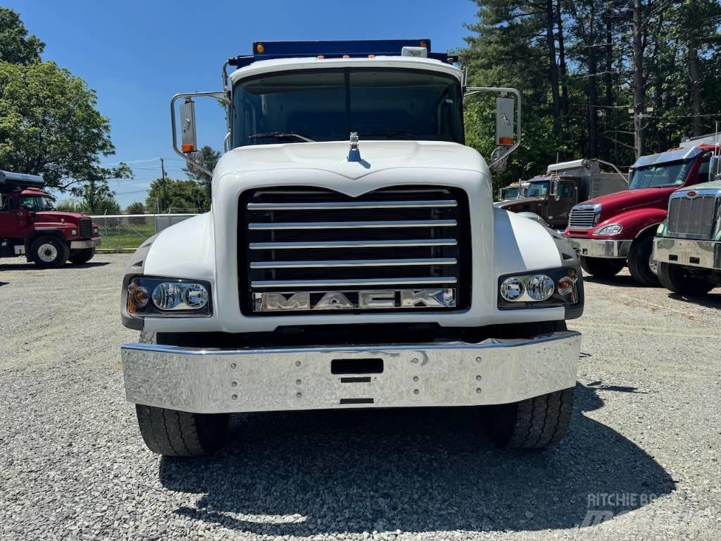 Mack GU 713 自卸式货车
