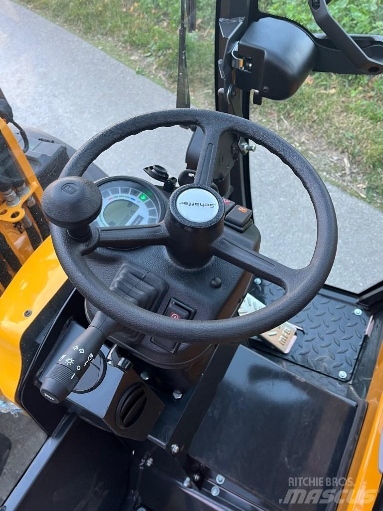 Schäffer 2430 SLT 滑移装载机