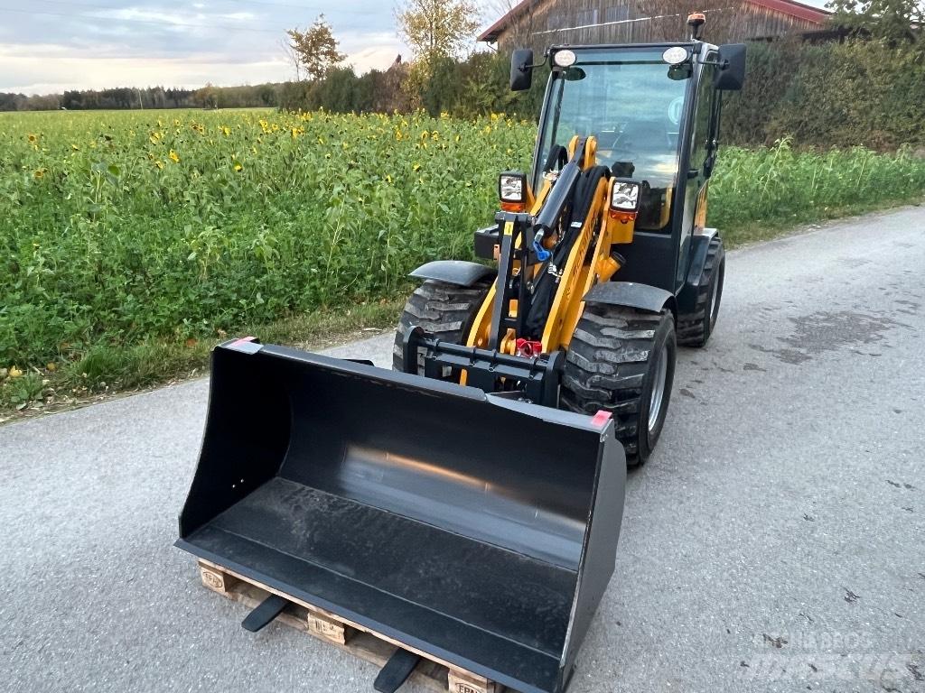 Schäffer 2430 SLT 滑移装载机