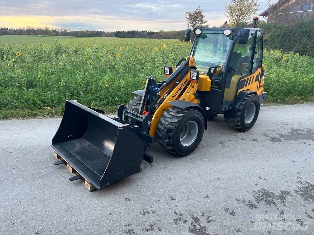 Schäffer 2430 SLT 滑移装载机