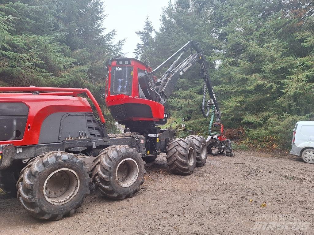 Komatsu 901 XC 收割机