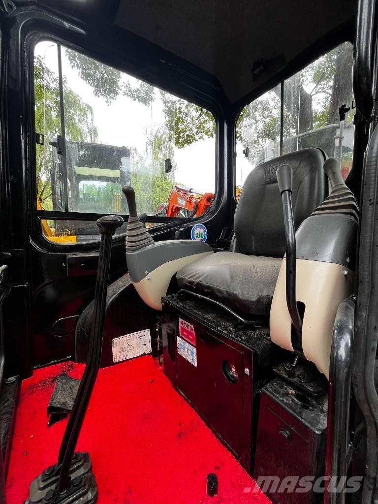 CAT 303 C CR 小型挖掘机