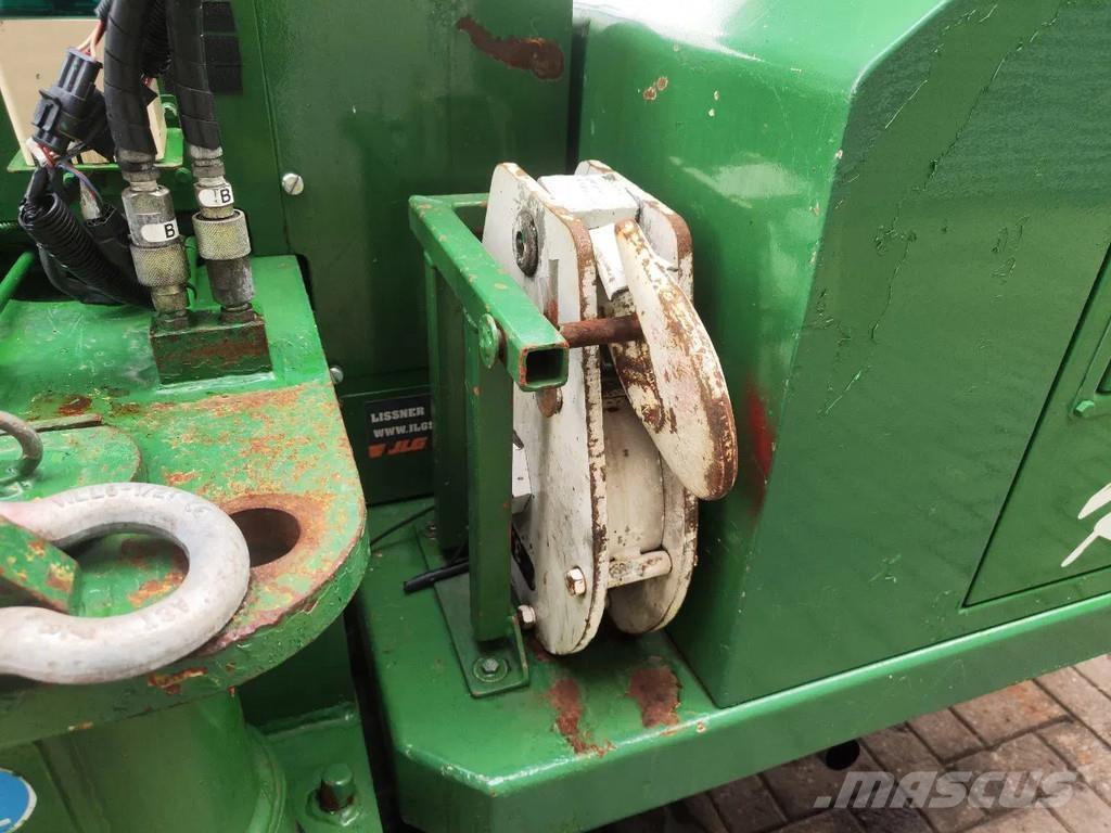 Unic URW 706 CDE 履带起重机