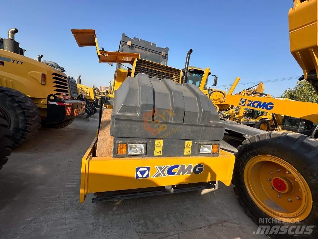 XCMG XD 103 双轮压路机