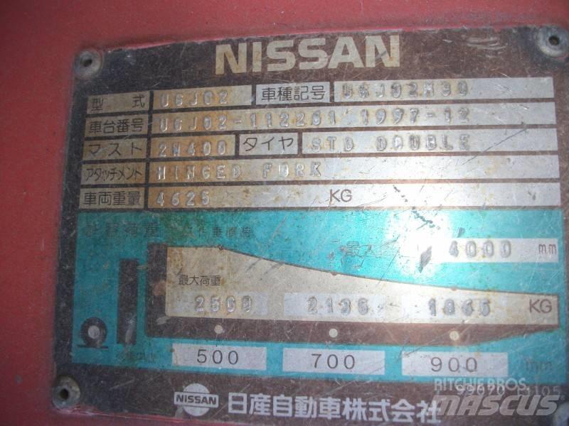 Nissan UGJ02M30 天然气叉车