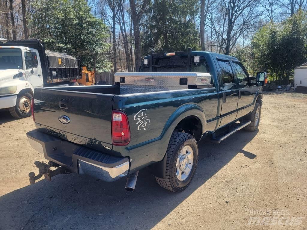Ford F350 XLT 皮卡车