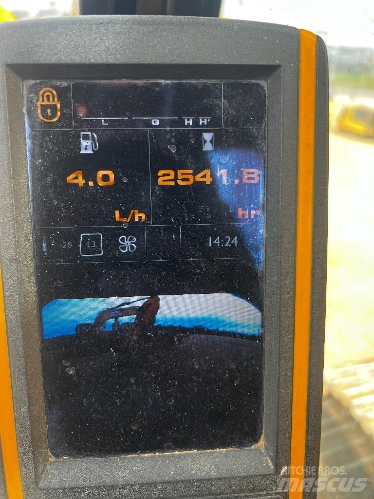 JCB JS 220 N LC 履带挖掘机
