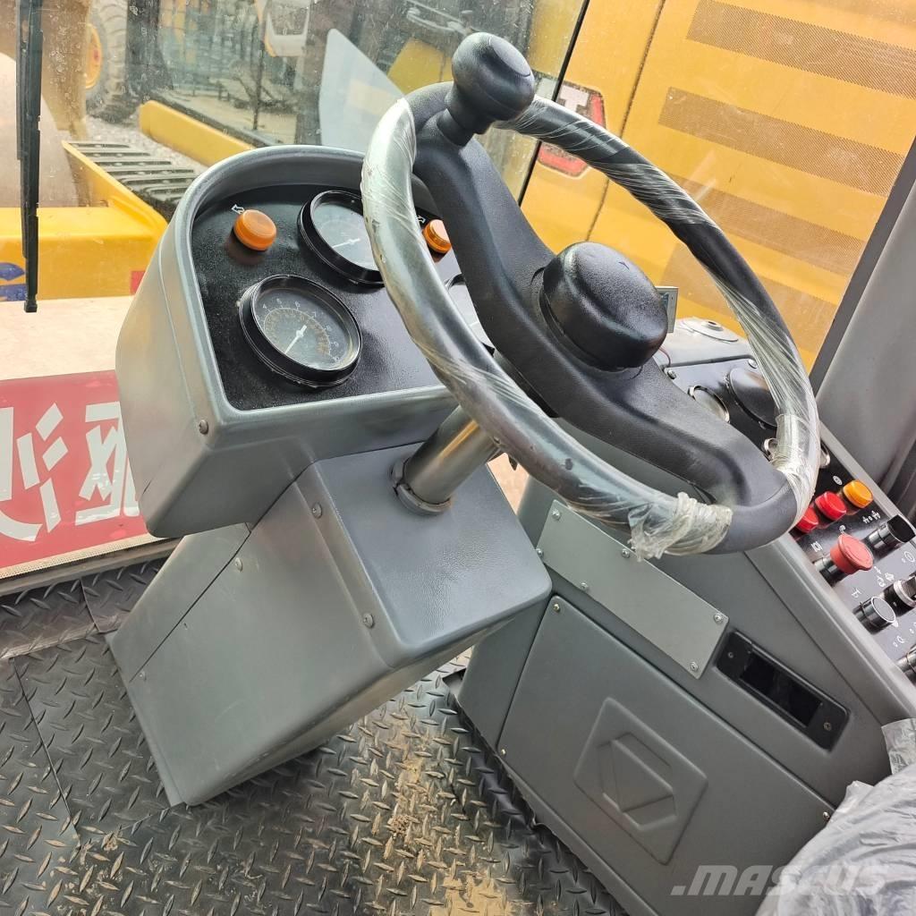 XCMG XS 143 J 单轮压路机