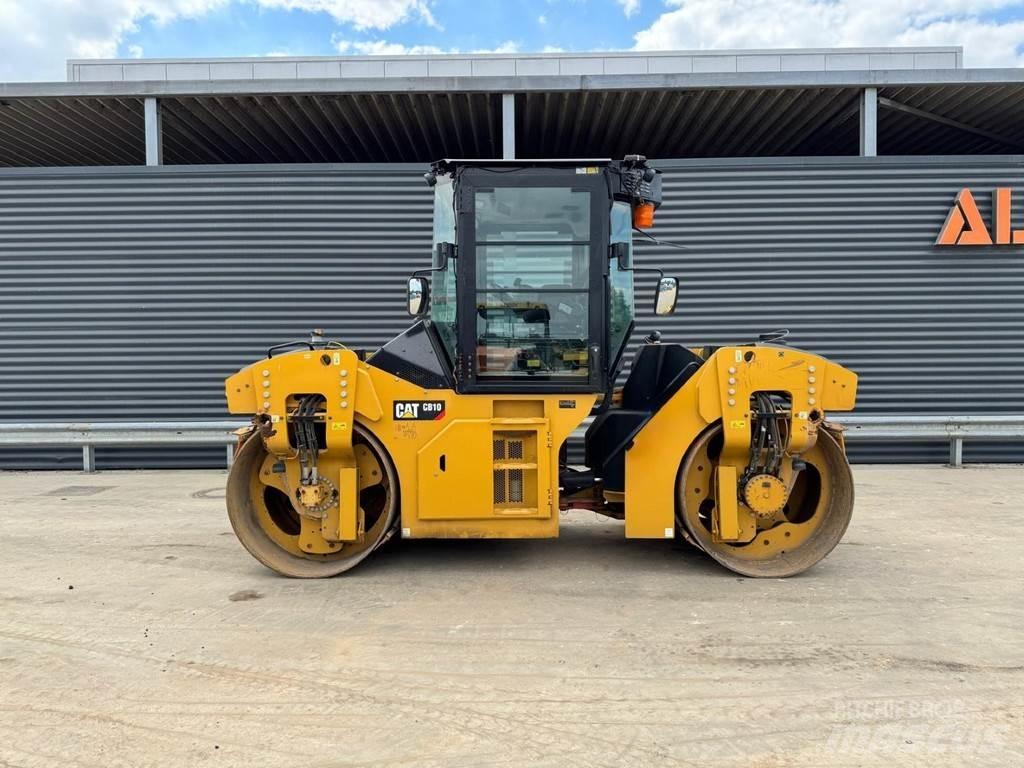 CAT CB10 双轮压路机