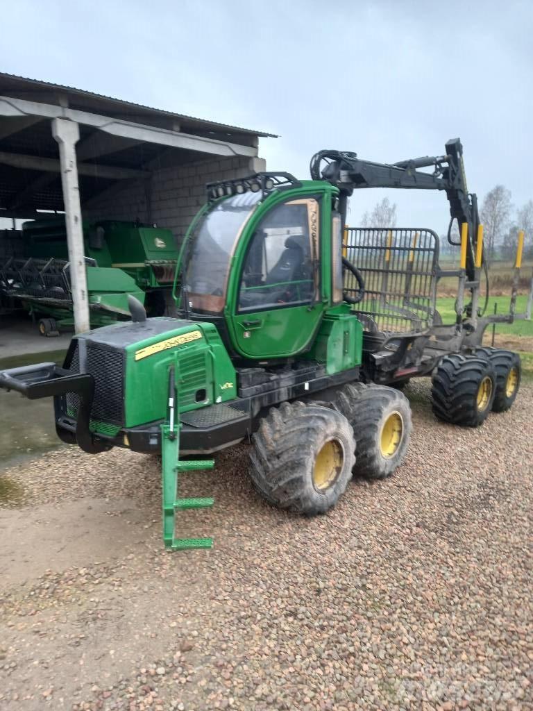 John Deere 810E 集运机