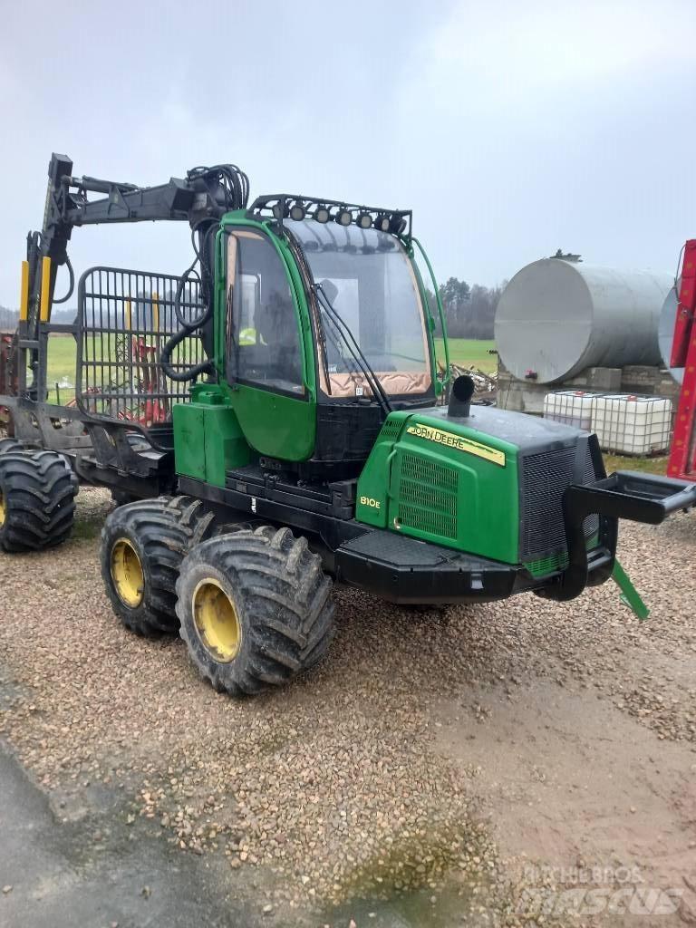 John Deere 810E 集运机