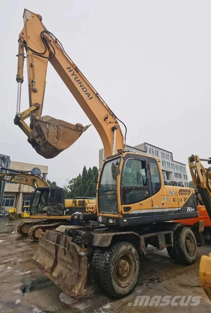 Hyundai R210W-9 轮式挖掘机