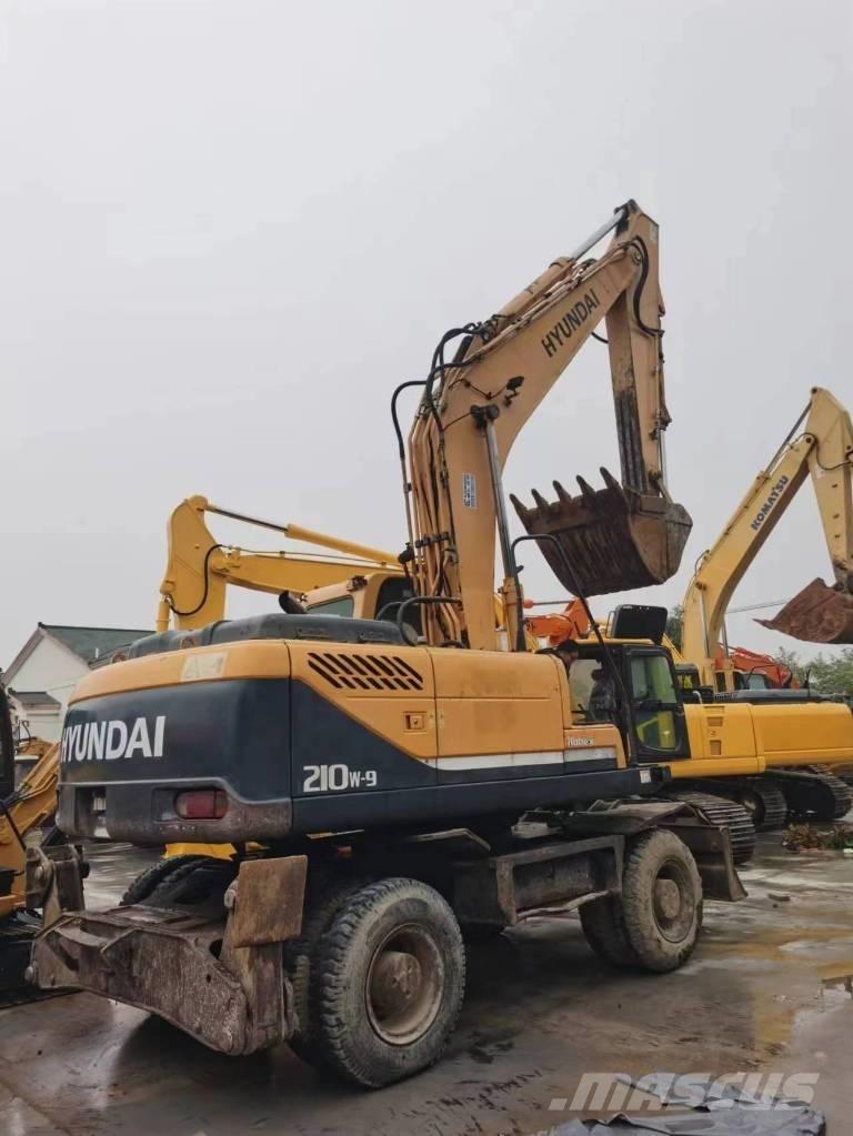 Hyundai R210W-9 轮式挖掘机