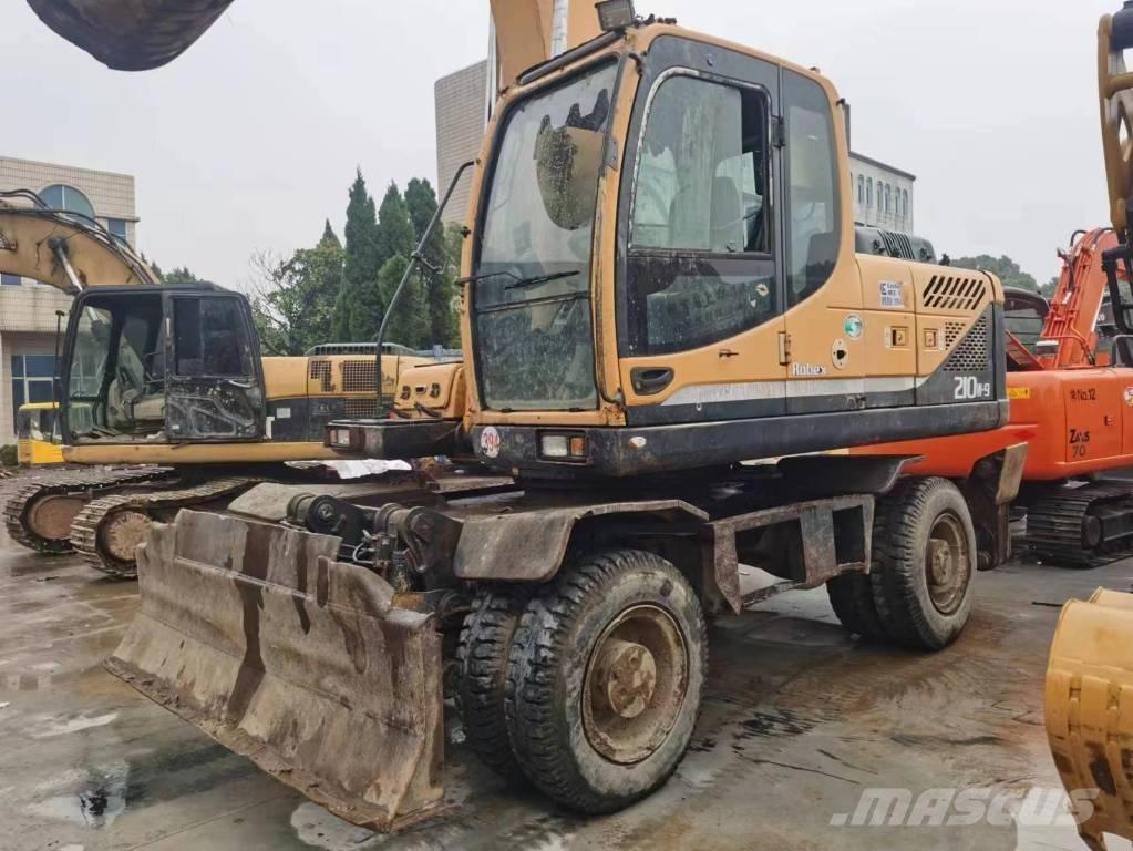 Hyundai R210W-9 轮式挖掘机