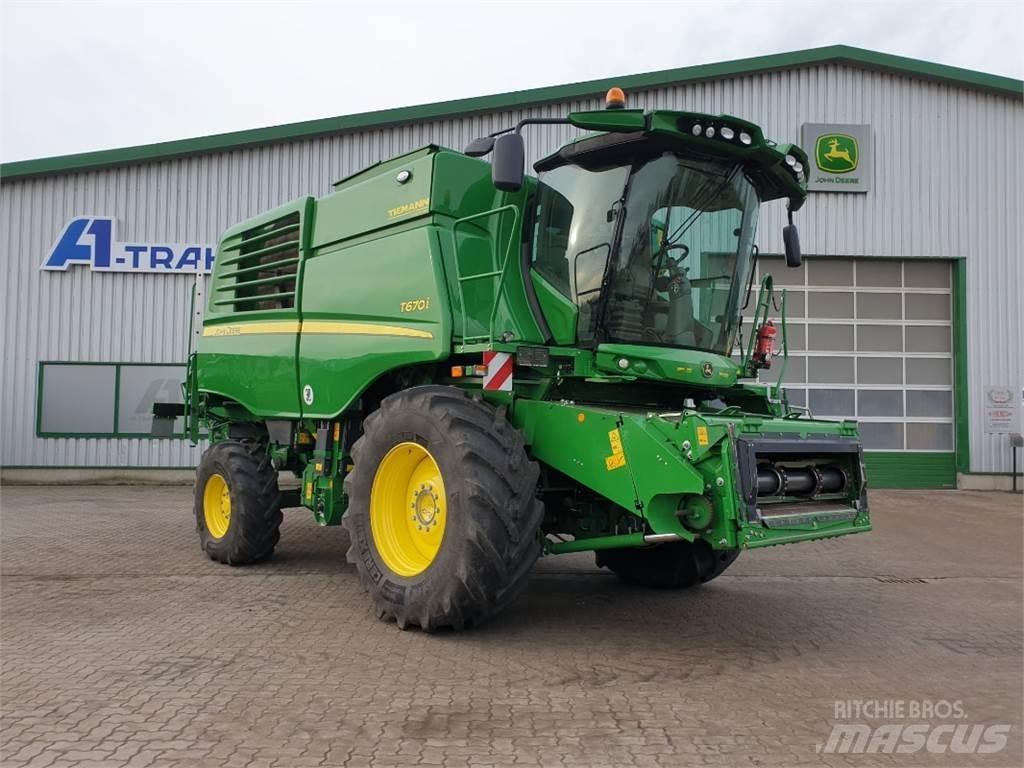 John Deere T670 联合收割机