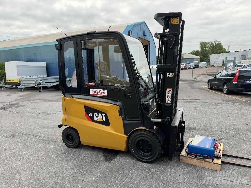 CAT EP25CN 电动叉车