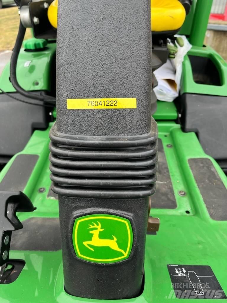 John Deere 7400A 长草、修正和环绕割草机