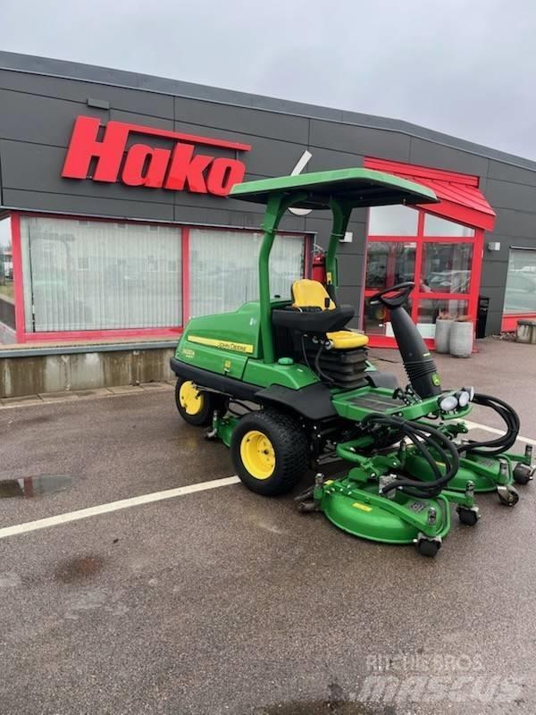 John Deere 7400A 长草、修正和环绕割草机