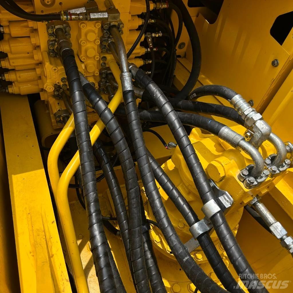 Komatsu 220-8 履带挖掘机