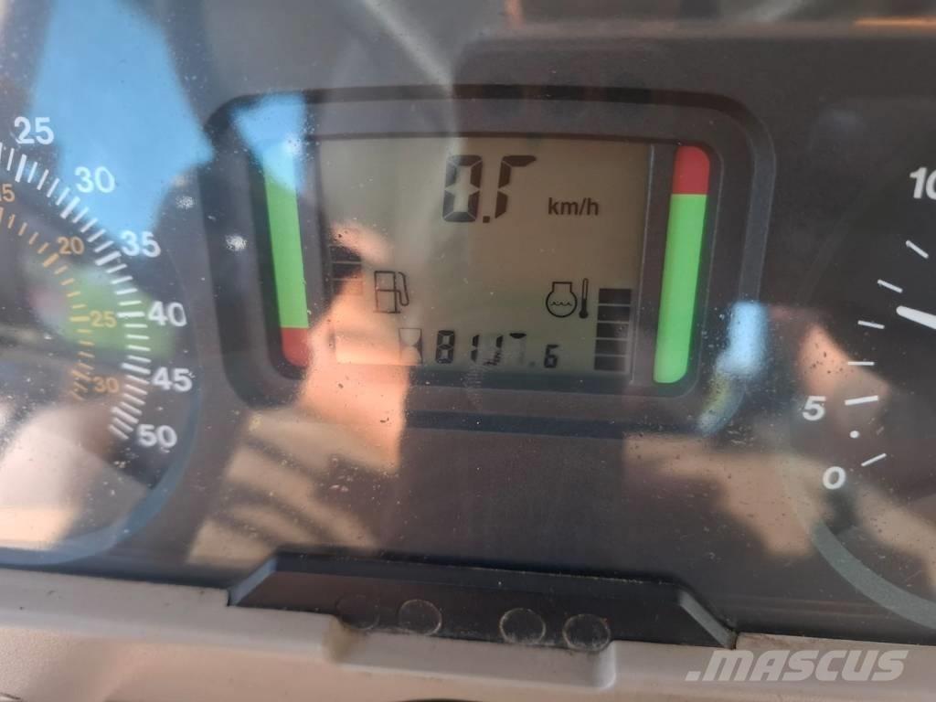 John Deere 5820 拖拉机/农用车