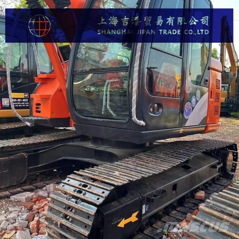 Hitachi ZX 135 中型挖掘机
