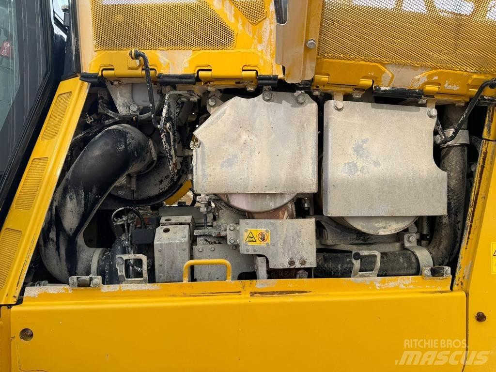 Komatsu D65PXi-18 履带式推土机