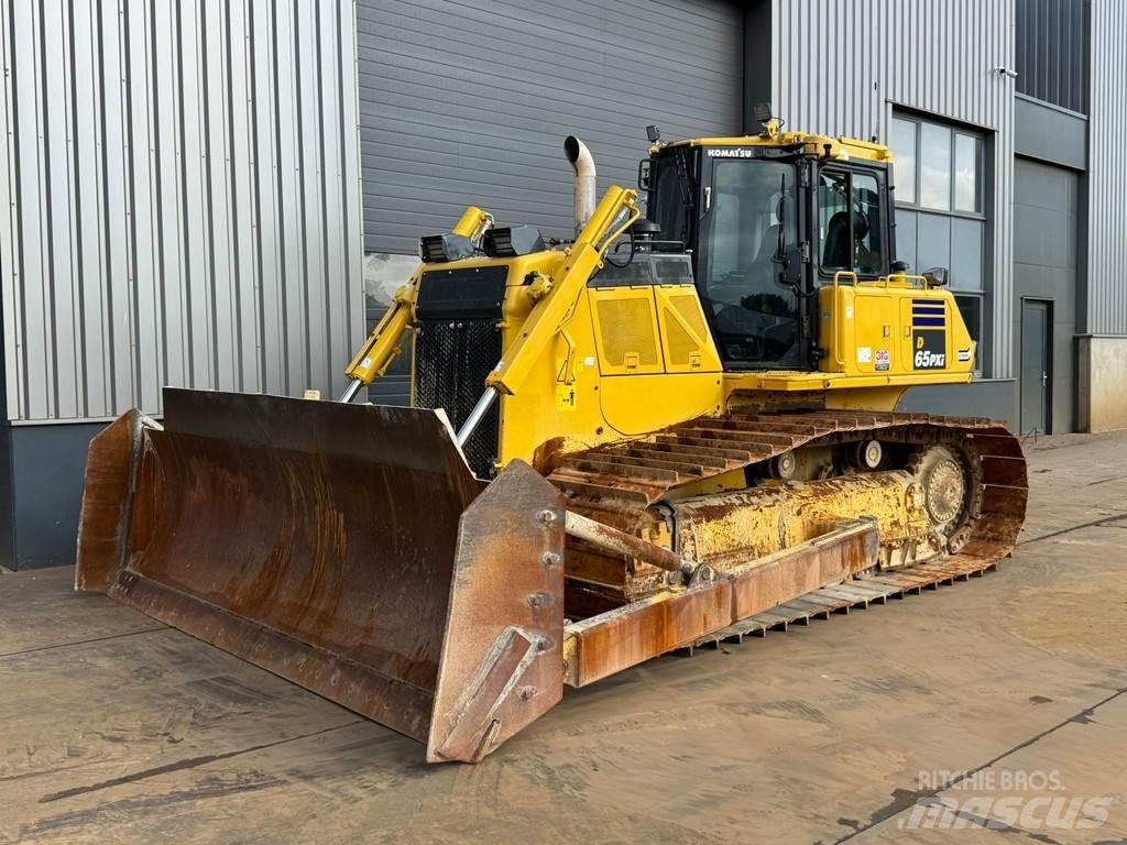 Komatsu D65PXi-18 履带式推土机