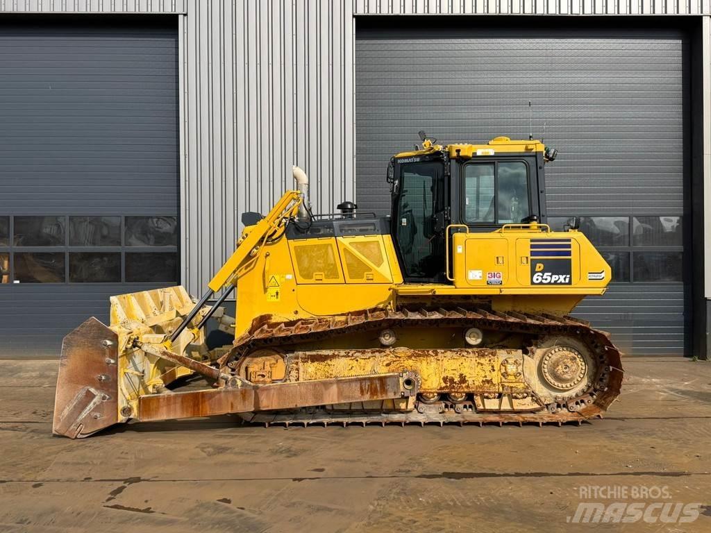 Komatsu D65PXi-18 履带式推土机