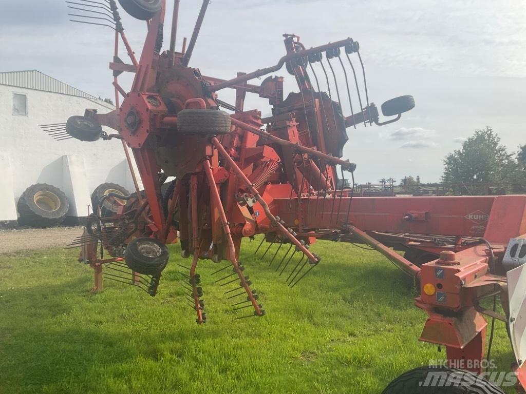Kuhn Ga 9321 犁耙和摊草机