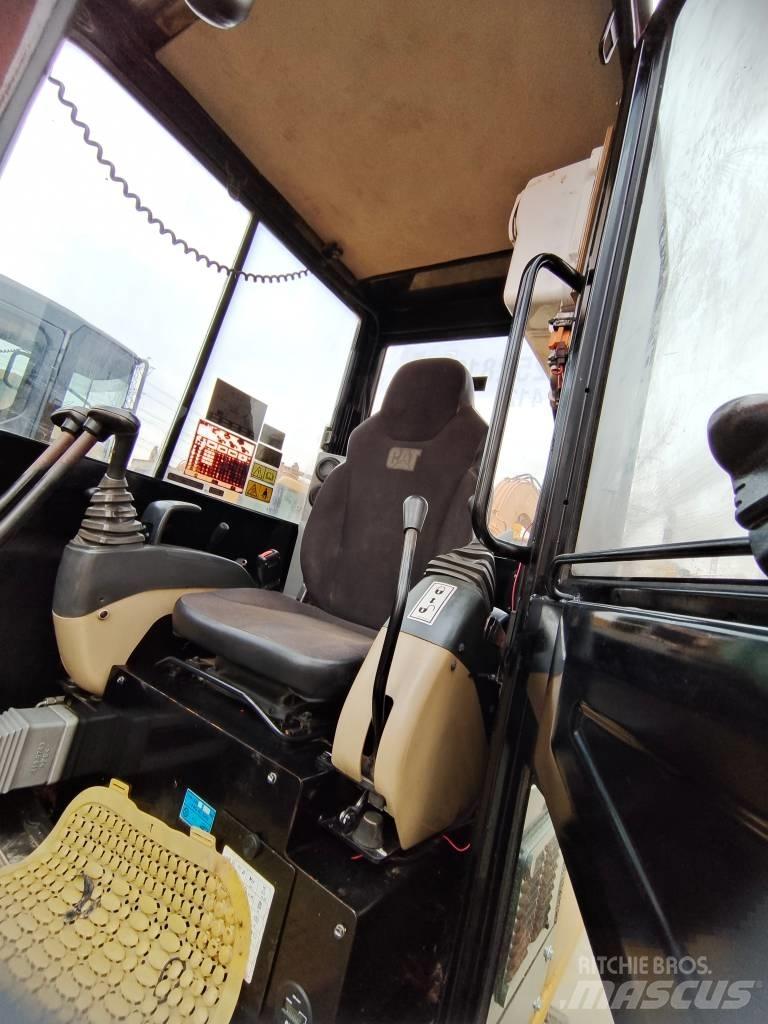 CAT 305.5E 小型挖掘机
