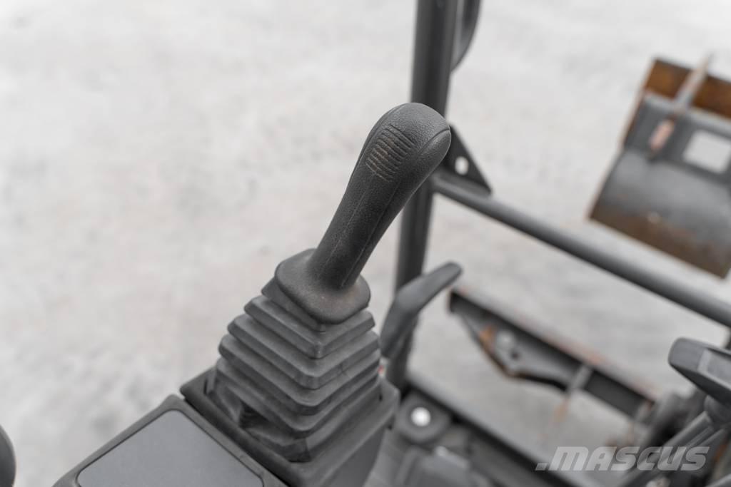 CASE CX 17 D 小型挖掘机
