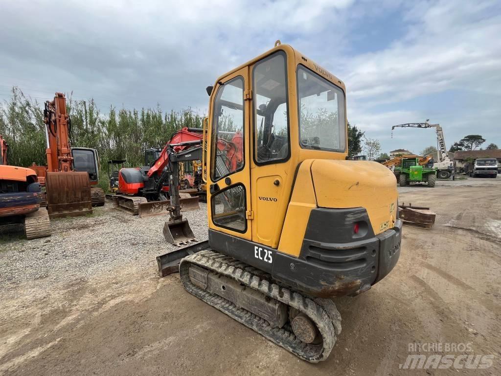 Volvo EC 25 小型挖掘机